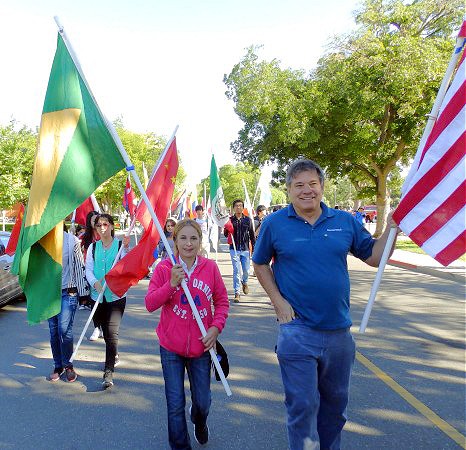 P-i-house-picnicday-parade-2016-14p-rs.jpg - 83565 Bytes